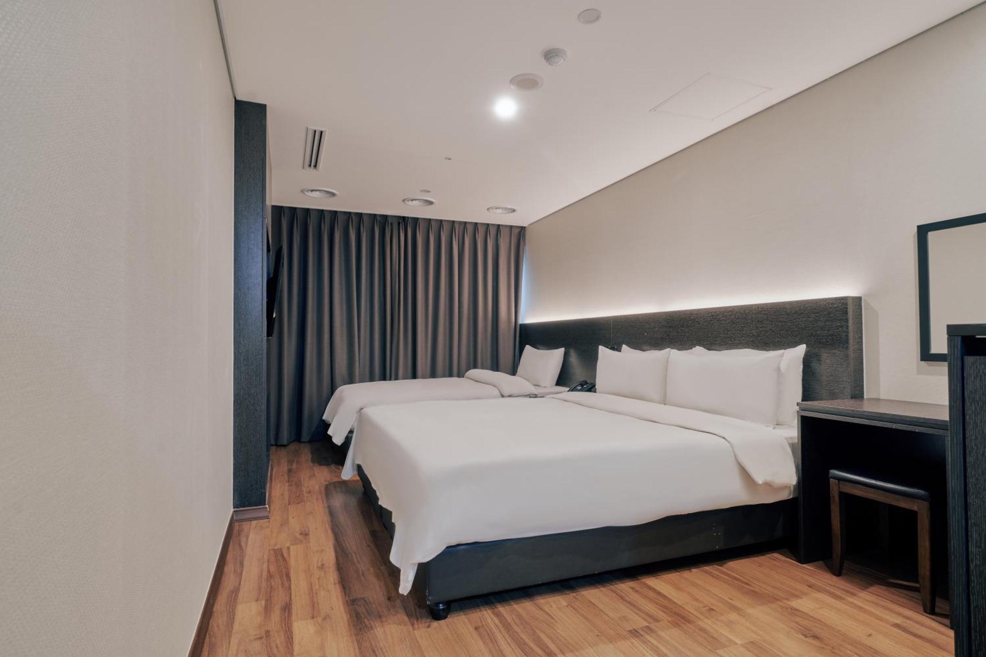 Hotel Aqua Palace Busan Bagian luar foto
